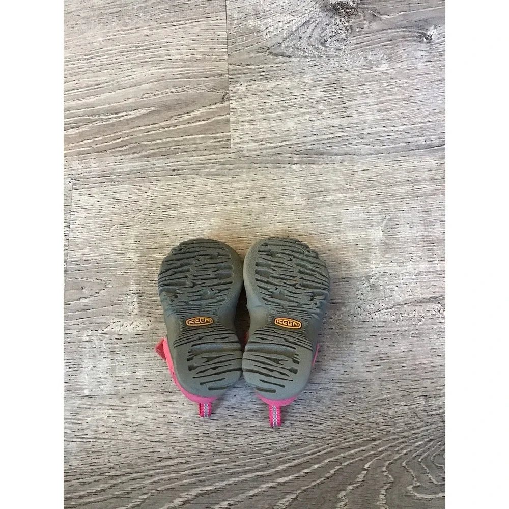 Keen Whisper Baby Girls Size 5 Slip On Water Shoes Sandals 1019213